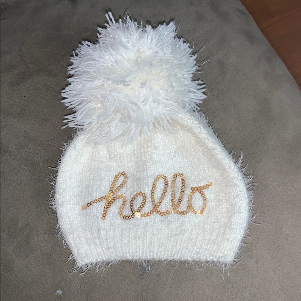 Ivory pompom winter hat. SO warm, hardly warm. 💘